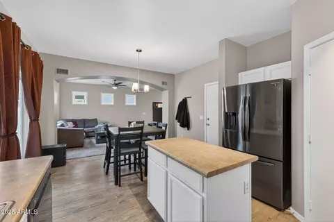 Kitchen - 1444 S Longspur Ln, Gilbert, AZ 85296 photo 2 of 4
