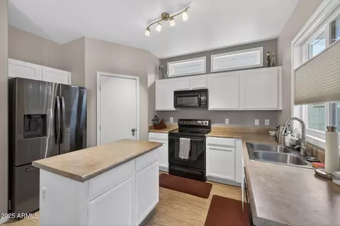 Kitchen - 1444 S Longspur Ln, Gilbert, AZ 85296 photo 1 of 4