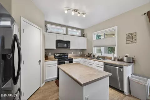 Kitchen - 1444 S Longspur Ln, Gilbert, AZ 85296 photo 4 of 4