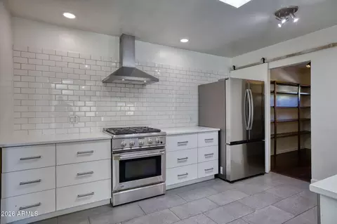 Kitchen - 4120 E Campbell Ave, Phoenix, AZ 85018 photo 2 of 3