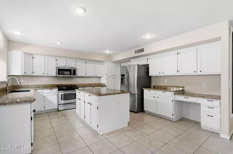 Kitchen - 310 S Granite Ct, Gilbert, AZ 85296 photo 1 of 2