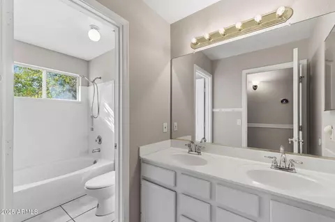 Bath - 310 S Granite Ct, Gilbert, AZ 85296 photo 3 of 4