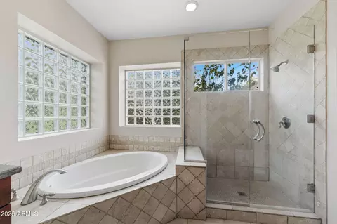 Bath - 310 S Granite Ct, Gilbert, AZ 85296 photo 2 of 4