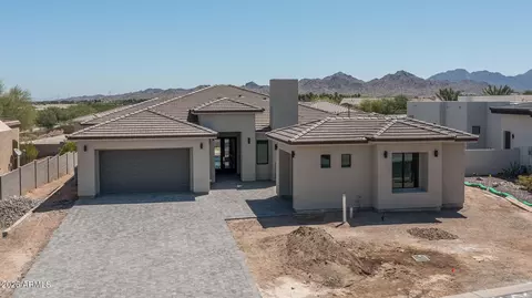 11047 S Santa Columbia Dr, Goodyear, AZ 85338