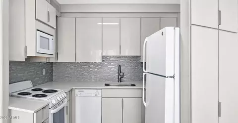 Kitchen - 1018 E Osborn Rd #A, Phoenix, AZ 85014 photo 2 of 2
