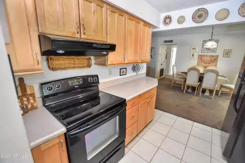 Kitchen - 4927 E Crescent Ave, Mesa, AZ 85206 photo 5 of 6