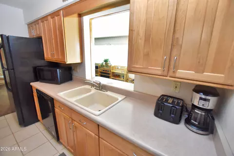Kitchen - 4927 E Crescent Ave, Mesa, AZ 85206 photo 4 of 6