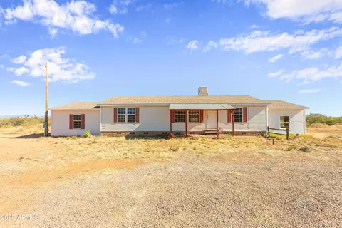 6711 S Rockspring Ln, Hereford, AZ 85615