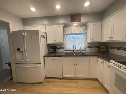 Kitchen - 4636 Elena Ave, Mesa, AZ 85206 photo 3 of 7