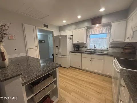Kitchen - 4636 Elena Ave, Mesa, AZ 85206 photo 5 of 7
