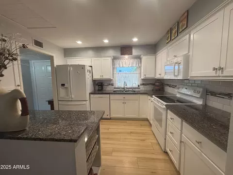 Kitchen - 4636 Elena Ave, Mesa, AZ 85206 photo 4 of 7