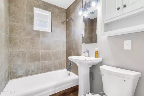 Bath - 2050 E 10th St, Tempe, AZ 85281 photo 1 of 2