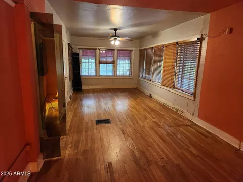 Living - 905 W Mcdowell Rd, Phoenix, AZ 85007 photo 2 of 2