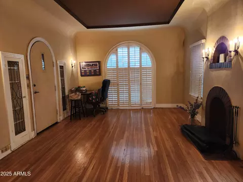Living - 905 W Mcdowell Rd, Phoenix, AZ 85007 photo 1 of 2
