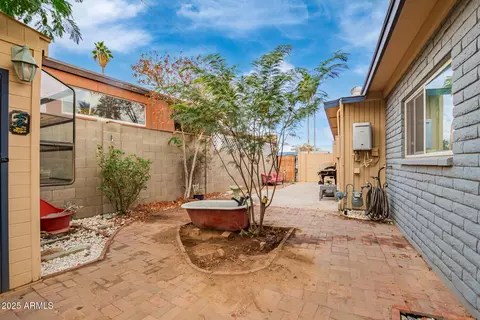 Exterior - 2301 E Marilyn Rd, Phoenix, AZ 85022 photo 6 of 7