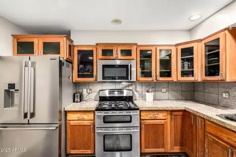 Kitchen - 2301 E Marilyn Rd, Phoenix, AZ 85022 photo 2 of 4
