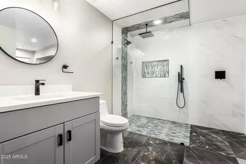 Bath - 2301 E Marilyn Rd, Phoenix, AZ 85022 photo 1 of 2