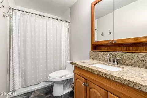 Bath - 2301 E Marilyn Rd, Phoenix, AZ 85022 photo 2 of 2