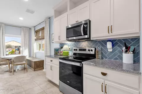 Kitchen - 2532 W Shanley Ave, Apache Junction, AZ 85120 photo 4 of 5