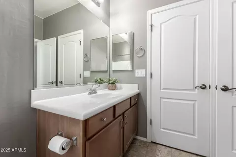 Bath - 3793 E Stampede Dr, Gilbert, AZ 85297 photo 4 of 4
