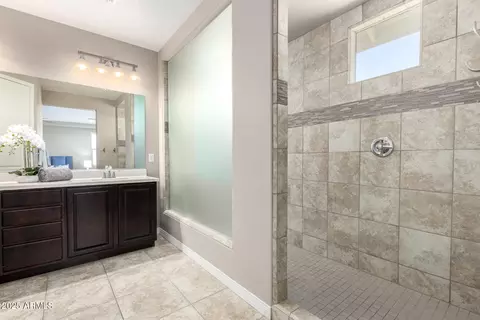 Bath - 3338 E Coconino Dr, Gilbert, AZ 85298 photo 3 of 4