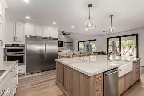 Kitchen - 2552 E Ridgewood Ln, Gilbert, AZ 85298 photo 4 of 5