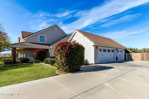 Exterior - 2552 E Ridgewood Ln, Gilbert, AZ 85298 photo 16 of 19