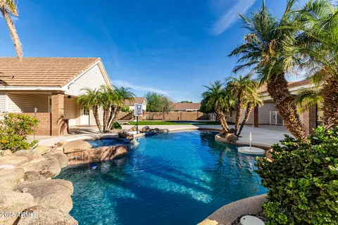Exterior - 2552 E Ridgewood Ln, Gilbert, AZ 85298 photo 8 of 19