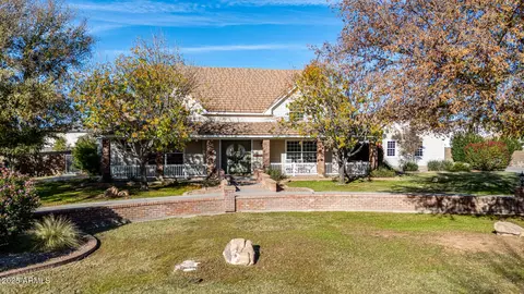 Exterior - 2552 E Ridgewood Ln, Gilbert, AZ 85298 photo 4 of 19