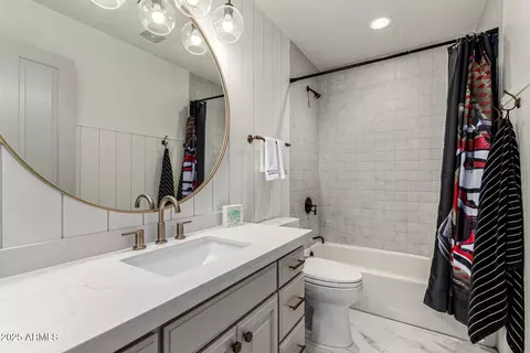Bath - 2552 E Ridgewood Ln, Gilbert, AZ 85298 photo 3 of 5
