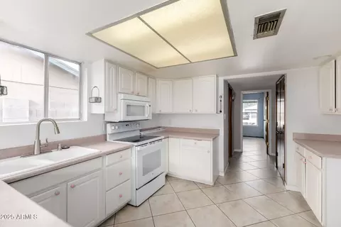Kitchen - 3859 E Aster Dr, Phoenix, AZ 85032 photo 2 of 2