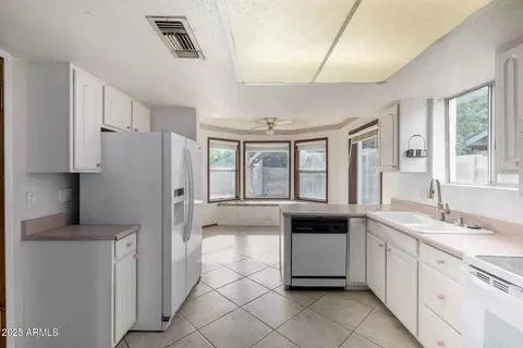 Kitchen - 3859 E Aster Dr, Phoenix, AZ 85032 photo 1 of 2