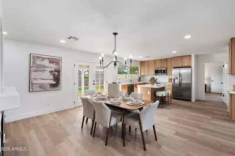 Dining - 2937 E Libby St, Phoenix, AZ 85032 photo 4 of 5