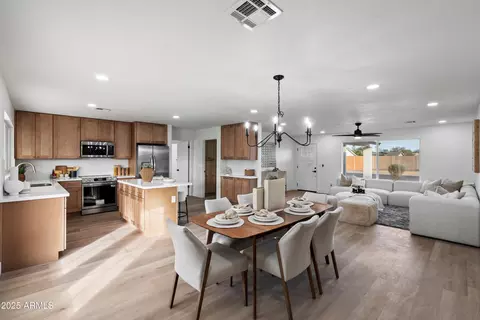 Dining - 2937 E Libby St, Phoenix, AZ 85032 photo 2 of 5