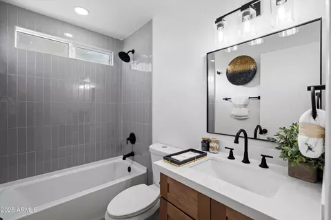 Bath - 2937 E Libby St, Phoenix, AZ 85032 photo 3 of 3