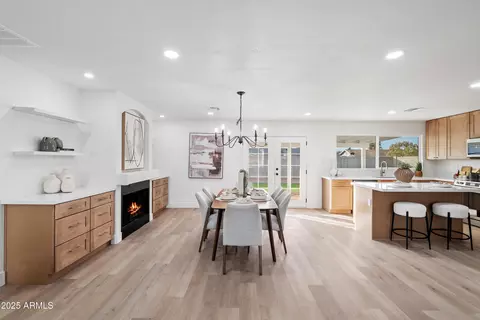 Dining - 2937 E Libby St, Phoenix, AZ 85032 photo 3 of 5