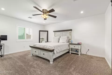 Bedroom - 723 E Desert Dr S, Phoenix, AZ 85042 photo 1 of 8