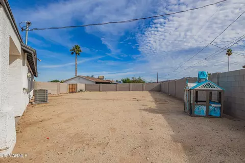Exterior - 723 E Desert Dr S, Phoenix, AZ 85042 photo 7 of 8