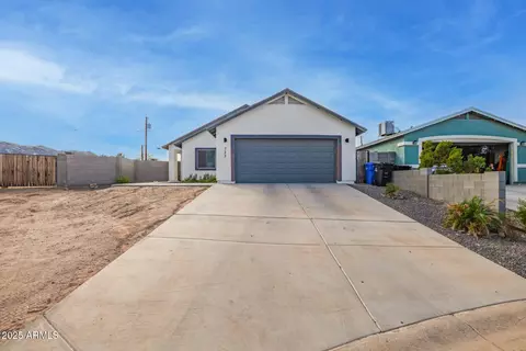 Exterior - 723 E Desert Dr S, Phoenix, AZ 85042 photo 3 of 8