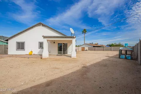 Exterior - 723 E Desert Dr S, Phoenix, AZ 85042 photo 6 of 8