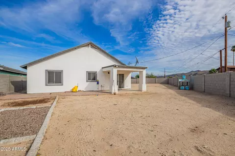 Exterior - 723 E Desert Dr S, Phoenix, AZ 85042 photo 4 of 8