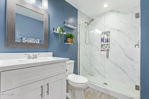 Bath - 723 E Desert Dr S, Phoenix, AZ 85042 photo 2 of 3