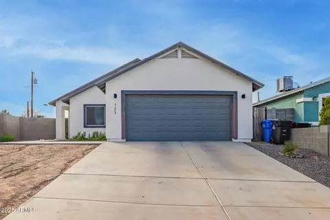 Exterior - 723 E Desert Dr S, Phoenix, AZ 85042 photo 2 of 8