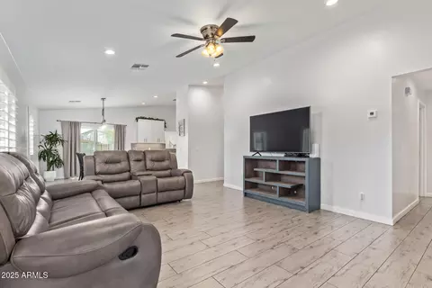 Living - 723 E Desert Dr S, Phoenix, AZ 85042 photo 1 of 1