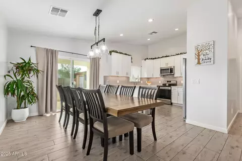 Dining - 723 E Desert Dr S, Phoenix, AZ 85042 photo 2 of 2