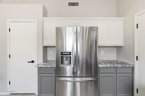 Kitchen - 5053 E Harmony Ave, Mesa, AZ 85206 photo 4 of 5