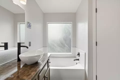 Bath - 5053 E Harmony Ave, Mesa, AZ 85206 photo 3 of 4