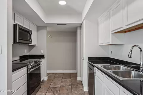 Kitchen - 2148 W Inlet Loop, Mesa, AZ 85202 photo 3 of 3