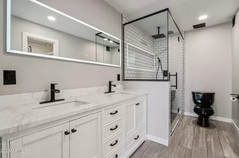 Bath - 2148 W Inlet Loop, Mesa, AZ 85202 photo 1 of 3