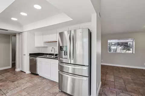 Kitchen - 2148 W Inlet Loop, Mesa, AZ 85202 photo 1 of 3